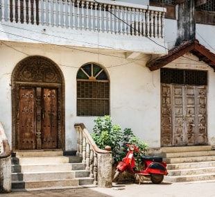 stone town zanzibar makalius