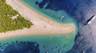 Zlatni Rat kroatija is virsaus