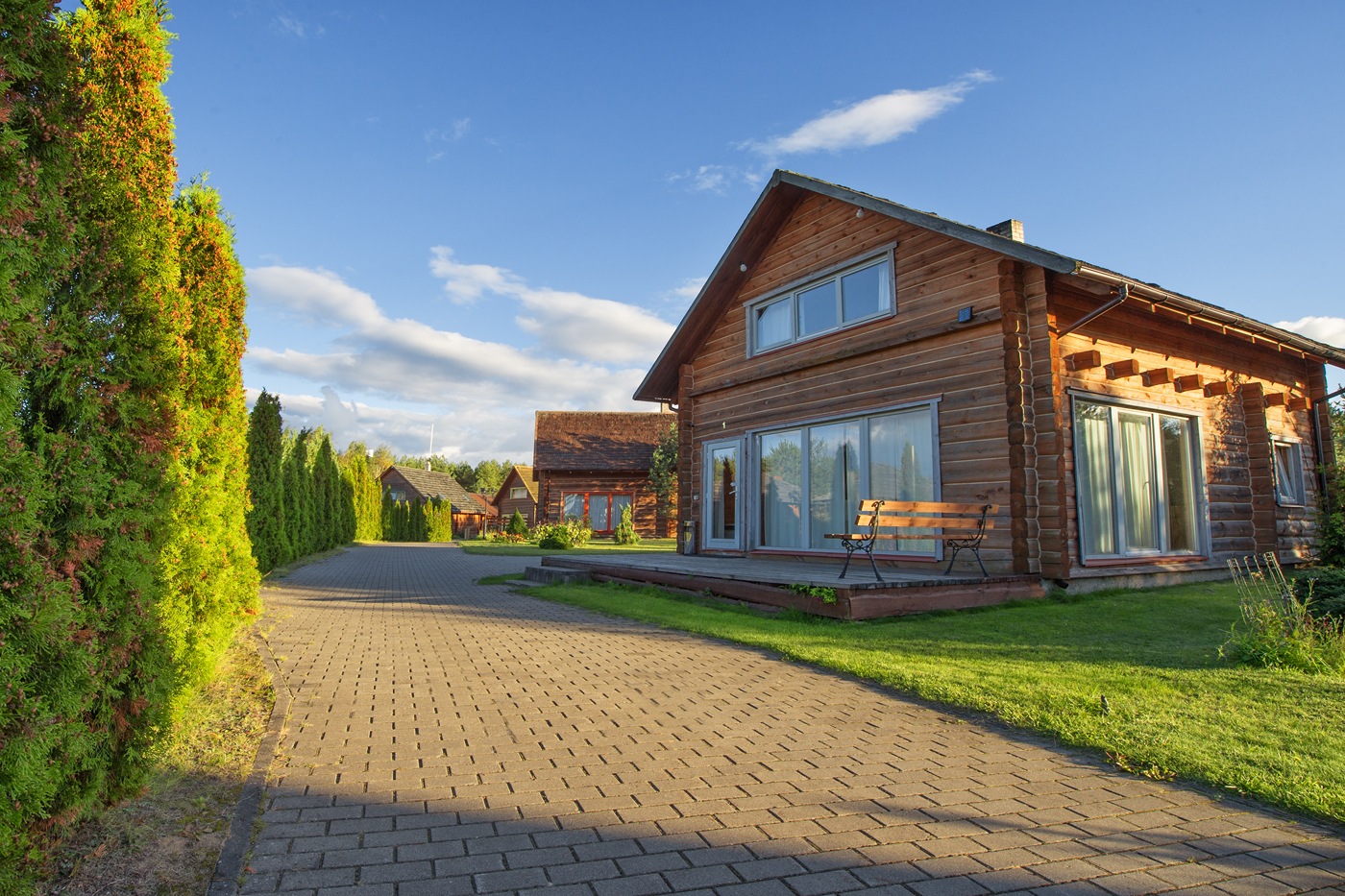 домик на сутки. коттеджи озеро врево. кунгурка первомайская 21 село. дом с баней в подмосковье. дом под аренду.