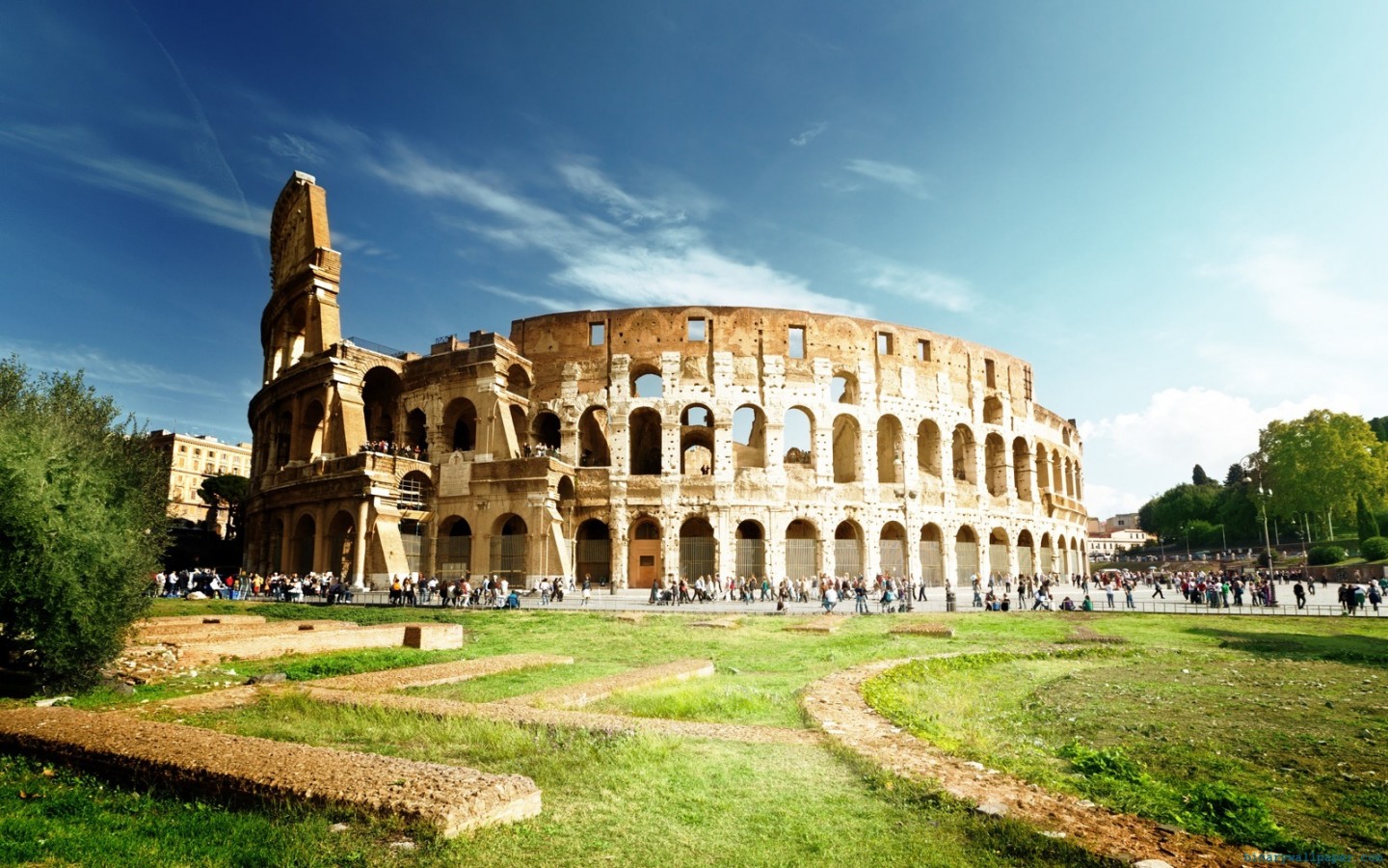 Populiariausios kelionių kryptys balandį - Barselona, Paryžius, Roma