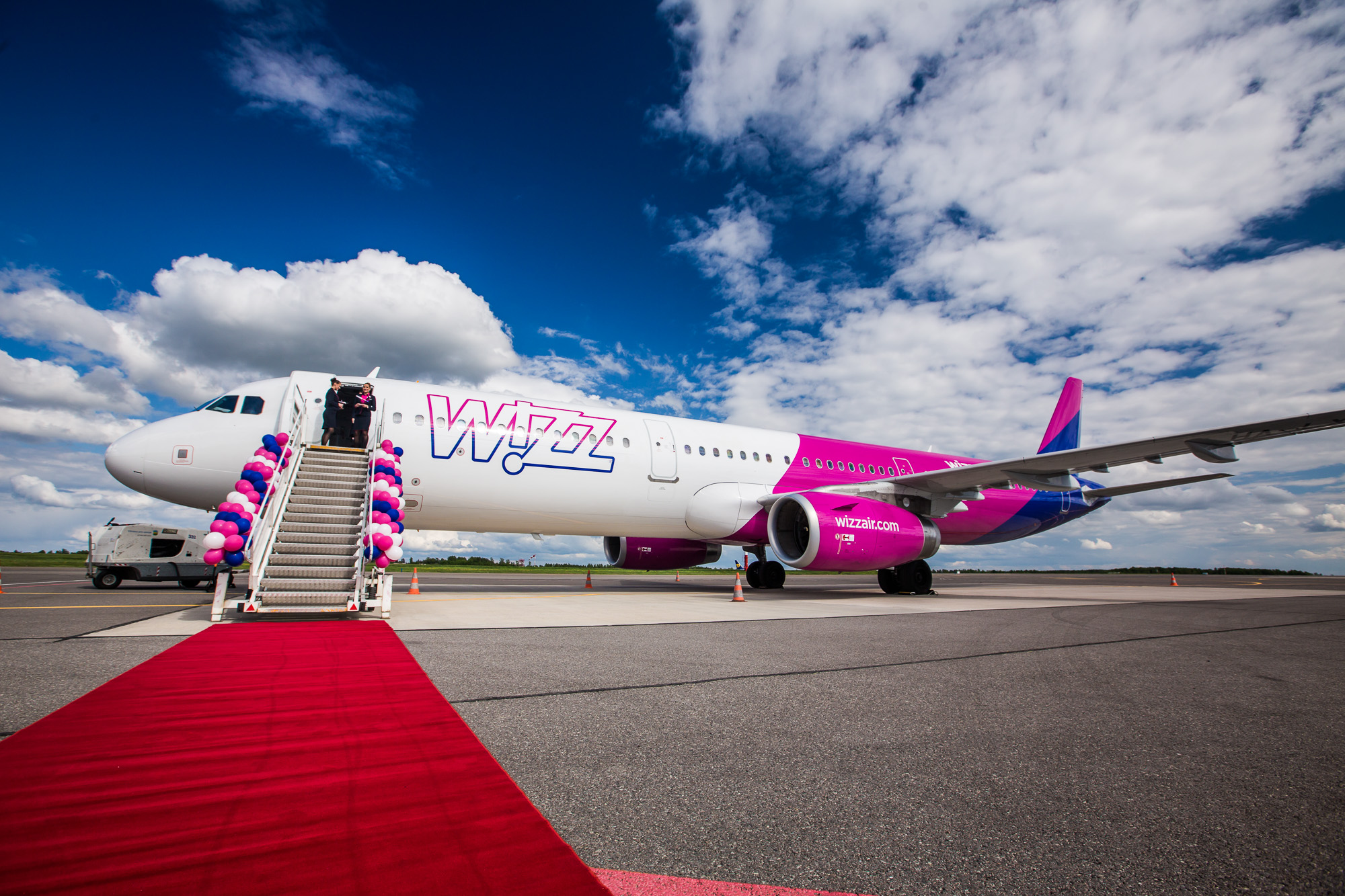 Авиакомпания wizzair. Wizz Air авиакомпания самолет. Венгерская авиакомпания Wizzair. Wizz Air самолеты компании. Wizz Air Авиапарк.