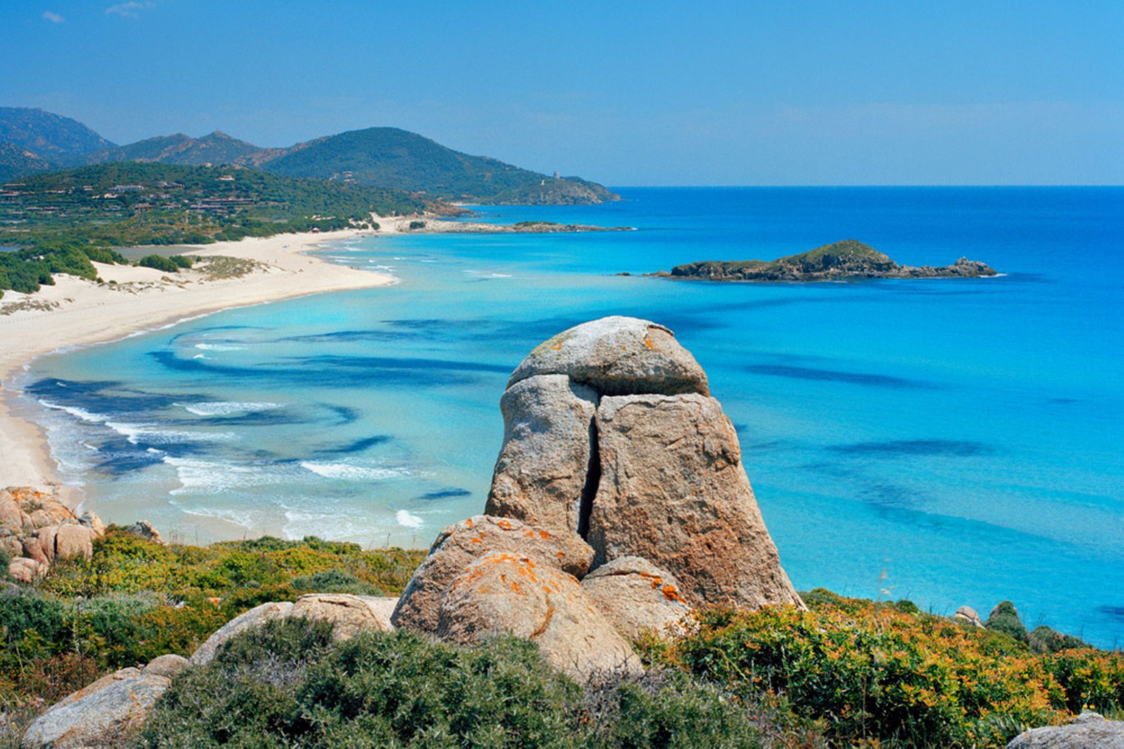 Коста-смеральда (изумрудное побережье) на сардинии. Сан-теодоро сардиния. Остров сардиния изумрудный берег. Пляж ла-маддалена. Изумрудный берег сардиния.