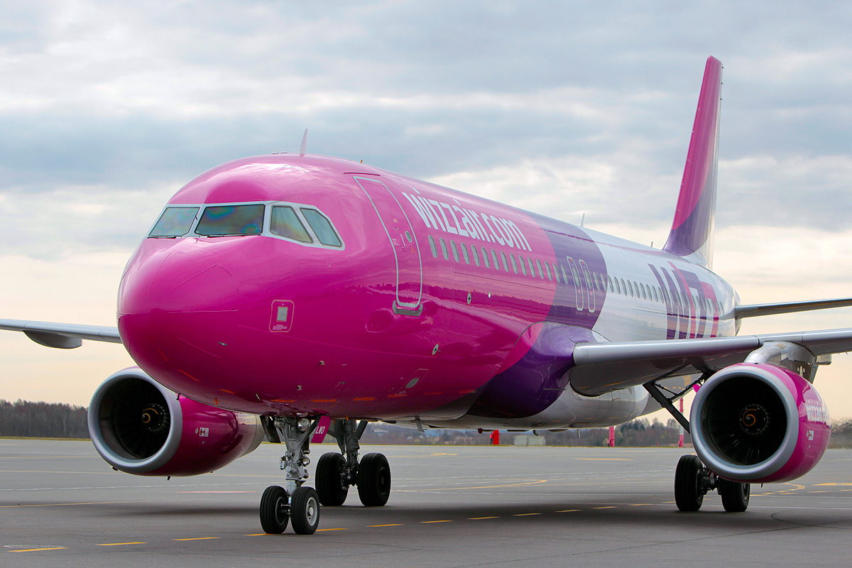 Wizzair москва. Wizz Air. Wizz Air авиакомпания. Авиакомпания Wizz Air полет. Wizz Air сервись самолёта.